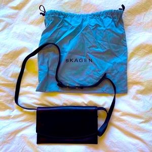Skagen black leather convertible purse with removable strap to become cl…